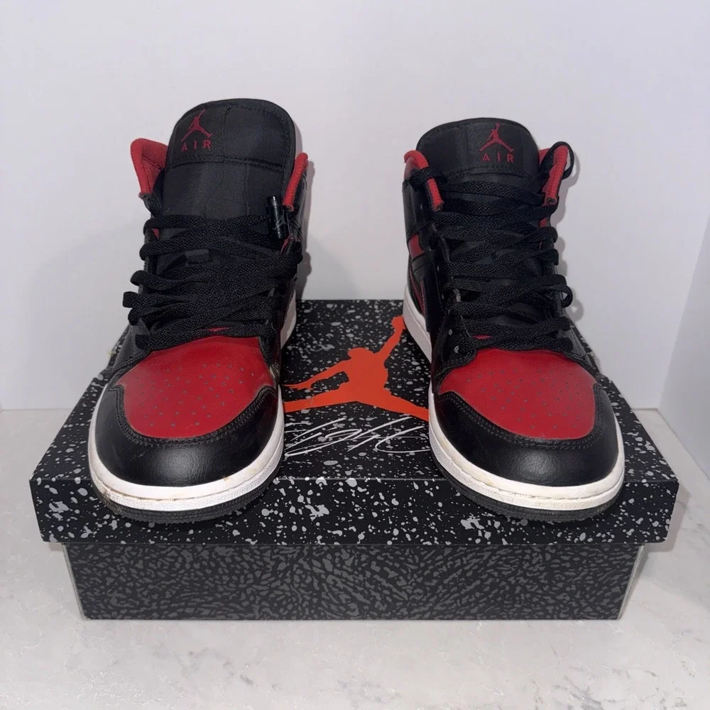 Nike Air Jordan 1 Mid Banned Bred 2020 Size 9 Men's 554724-074 EXCELLENT